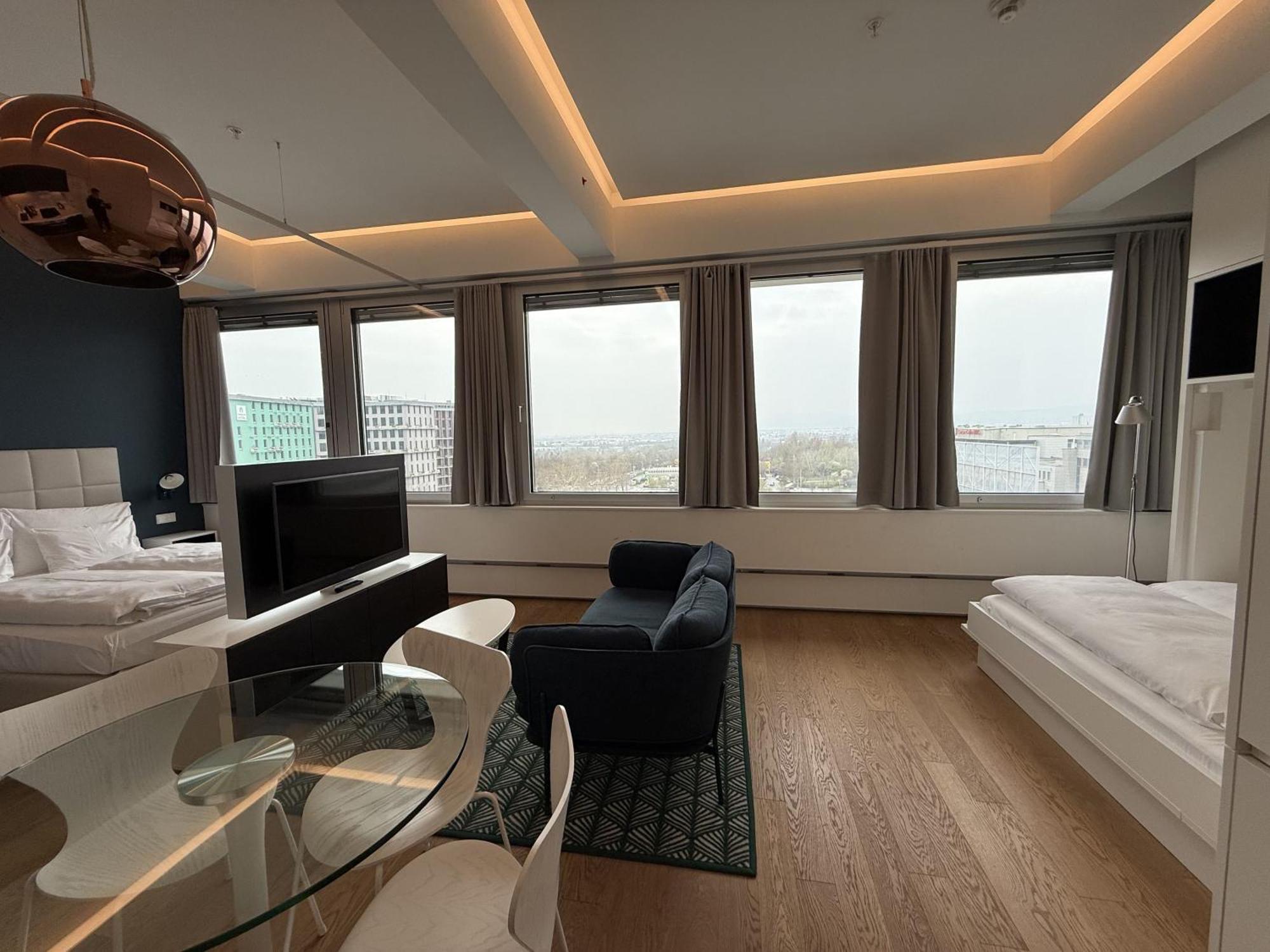 Penthouse-flair With Skyline-view Apartmán